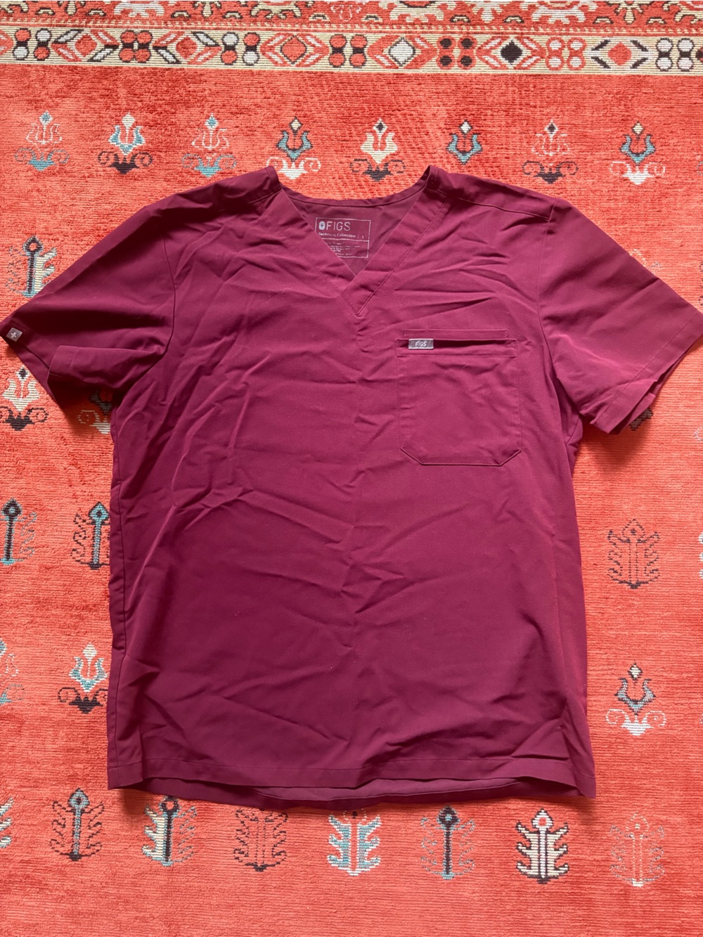 FIGS Men’s V-Neck Scrub Top in Burgundy, size Large
